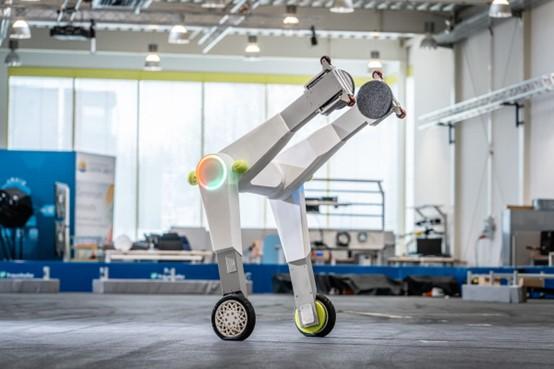 <b>Fraunhofer的高速物流机器人可能会抢走 类人机器人</b>