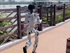 <b>开放型人形机器人 ROBOTIS AI Sapiens #5：沿汉江奔跑</b>